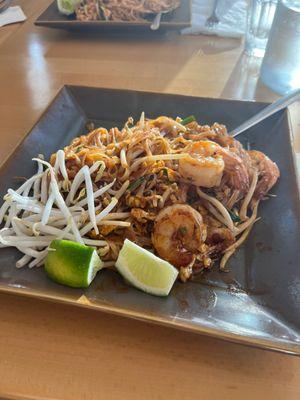 pad thai with shrimp