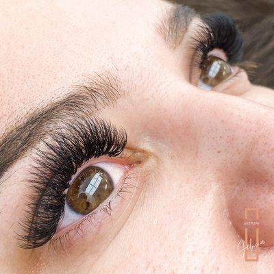 Uniform dolleye volume lash extensions