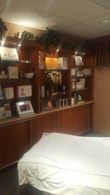 Relaxing facial treatment room. Love Hydrafacial.