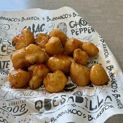 Fried cauliflower with Thai chili sauce coating