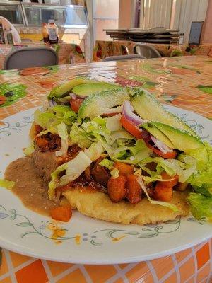 Guarache con papa I salsa roja