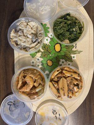 Spinach Pasta and Chicken Marsala containers