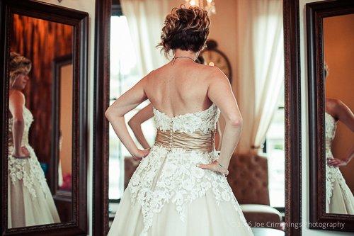 AMAZING bride room — check out this mirror!