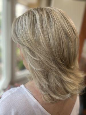 Blonde layered haircut