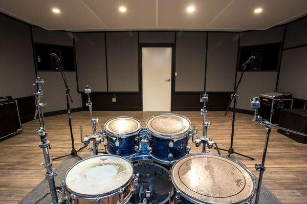 Studio A backline drum kit: PDP Maple CX 5 piece with Pearl free floating snare and hardware. (Drummers bring cymbals)