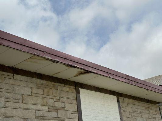 Soffit in front of the mausoleum