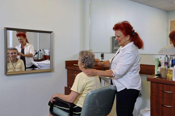 Hairdresser and barber services