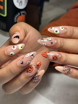 Halloween nails designed by LeeLee.