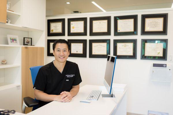 Dr. Richard T. Nguyen, FACS, FACOS