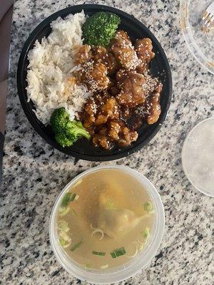 L1. General Tso's Chicken Lunch Special