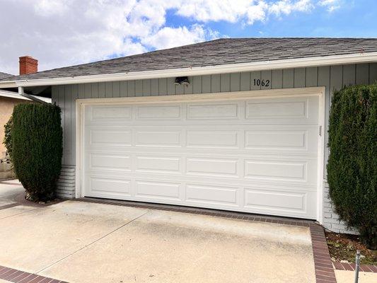 Brand-New Double Garage Door of 24-Gauge Steel of Excellent Quality!