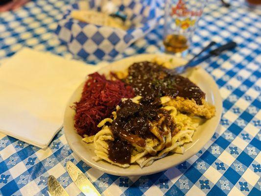 Jagerschnitzel, red cabbage and spatzel