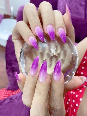 Beautyful nail , this is great salon nails