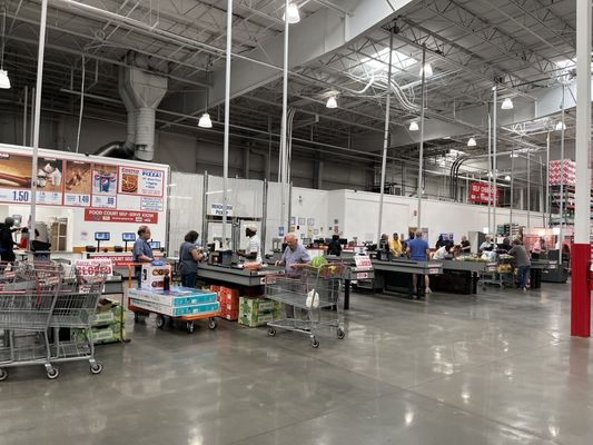 Cashier line at opening, best time to shop here (but it doesn't have free samples)