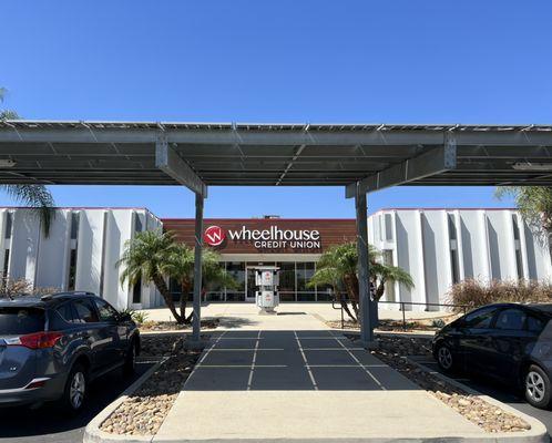 Front view of the Kearny Mesa Branch.