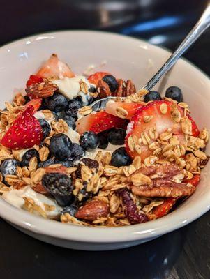 Healthy Greek Goddness honey vanilla yogurt, granola, strawberries, and blueberries breakfast made from ingredients from this Harris Teeter.