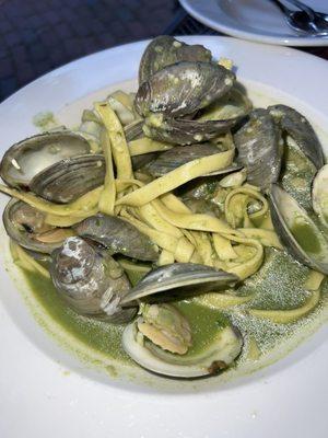 Clams pesto