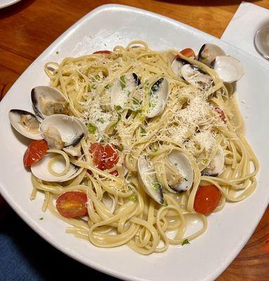 Baby clam linguine