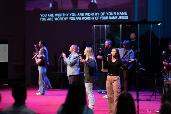 The praise team during the modern 10:30am service.