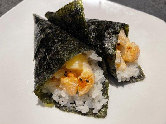 Spicy scallop hand rolls