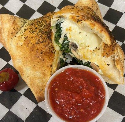 Calzone w/Spinach & Mushrooms