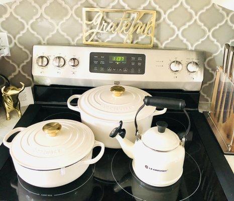 Le Creuset Cream & brass Dutch ovens 5.5/7.25qt.