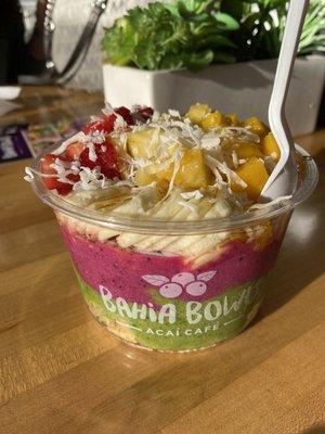 Green and pitaya bowl