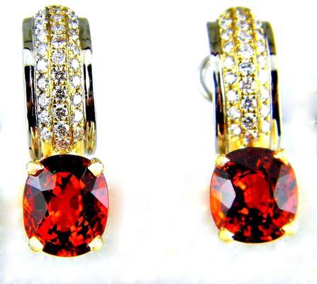 Garnet & Diamond earrings in 18K Yellow Gold.