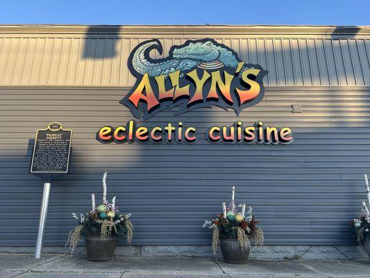 Allyn's 
#allyns #cajun #restaurant #vegan #columbiatusculum