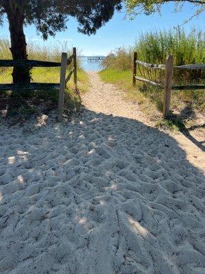 Short path to the beach from the parking lot