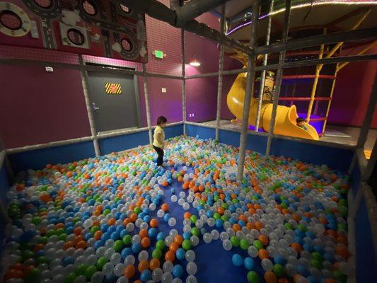 Ball pit