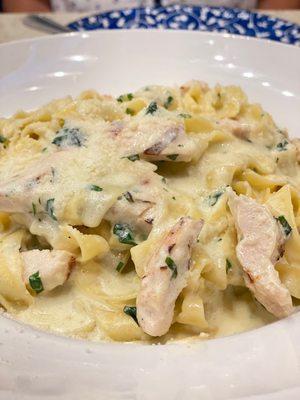 Fettuccine Alfredo with chicken