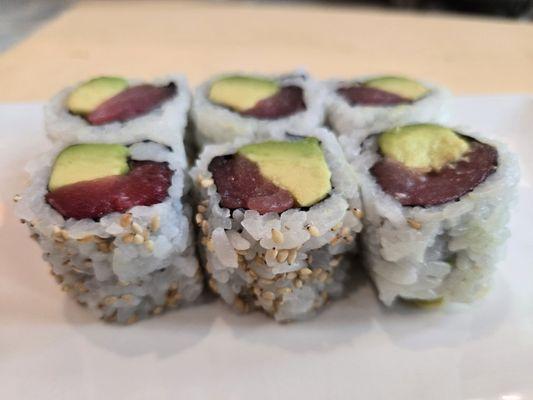 Tuna avocado roll