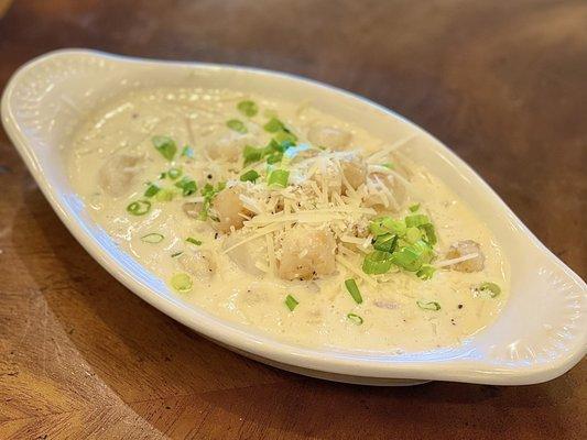 French-Style Scallops in white cream shallot sauce