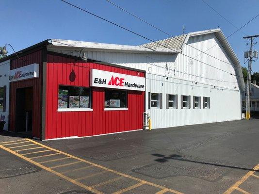 E&H Ace Hardware storefront in Bucyrus