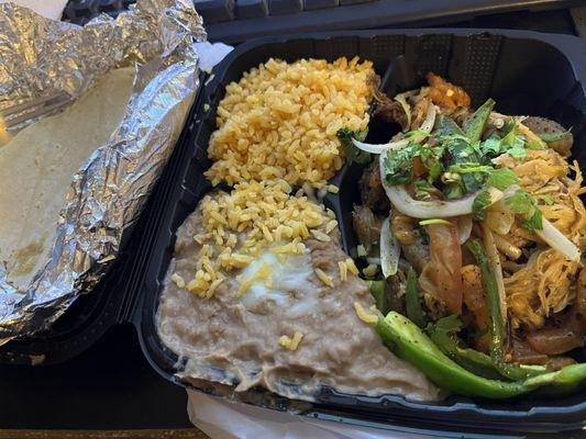 Carnitas plate with corn tortillas