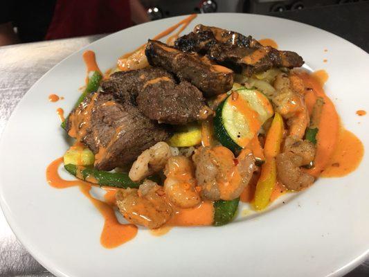 8 oz filet mignon cooked to medium then sliced over fried rice with hibachi style shrimp and veggies drizzled with honey buffalo lime sauce