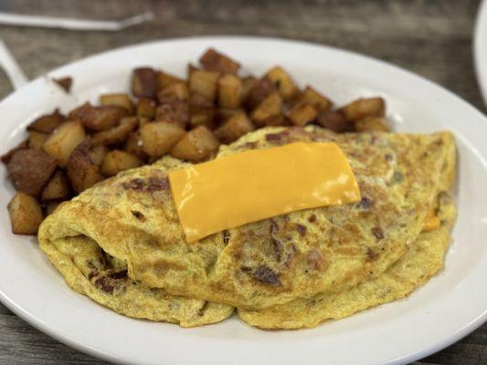 Omelette meaty and Hash Browns or Home Fries