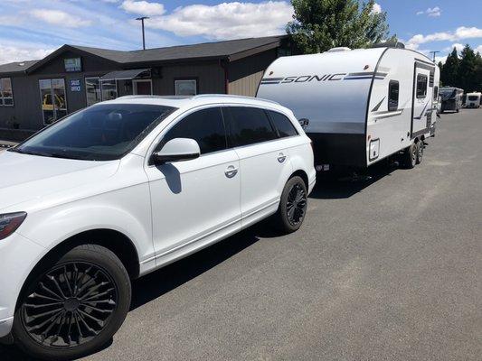 Audi Q7 pulling a 2020 Sonic KV231