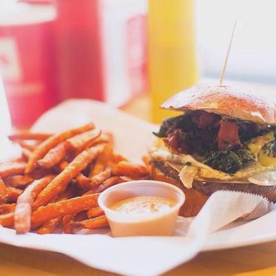 Sweet potato fries, p.s Paris (spinach, bacon, fried egg) it was delicious! Employees there were very friendly!