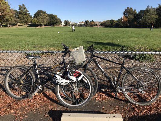 Returned our bikes and locked it to the fence. Easy breezy.