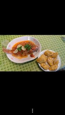 Red snapper and tostones with garlic