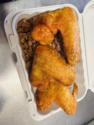 chef's special chicken wings with Fried rice ， oh my gosh ，I Love this combo！