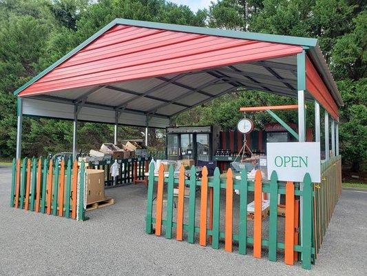 Open Air, Spacious Farm Stand