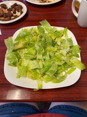 This is a Greek salad ?!?! TRASH BASIC