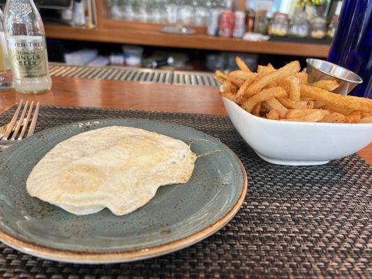 Eggs and fries !