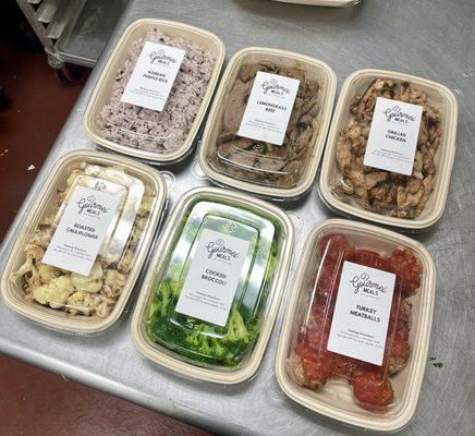 Proteins and vegetables available in bulk for a more customizable option!