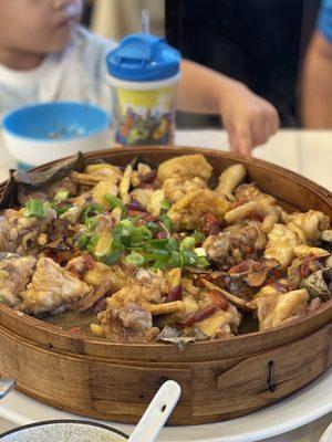 Steamed chicken in lotus leave