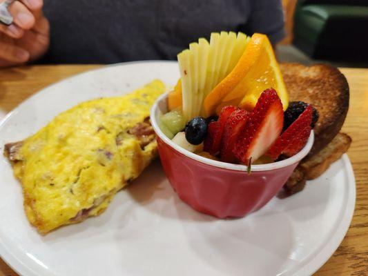 Ham and cheese omelet with fruit