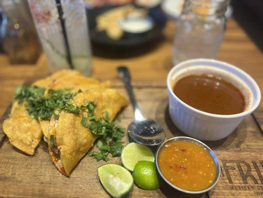 Las Sufridas- Quesabirrias tacos